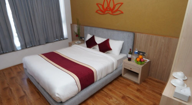 Lotus Shine N Amenities
