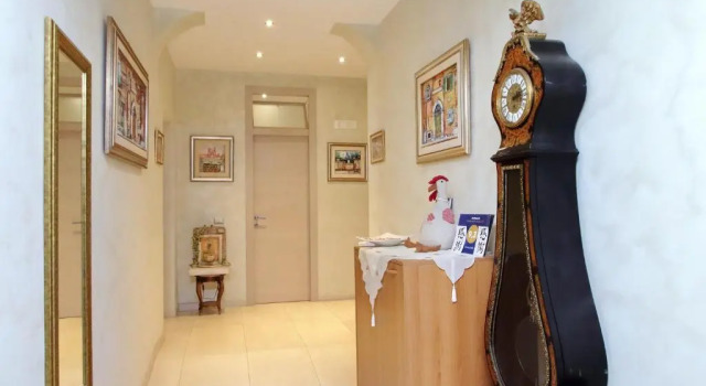 Domus Gallo Guest House, Забронировать Отель «постель и завтрак» Отели Рима с завтраком, рядом с Больница Сан-Джованни, Завтраки