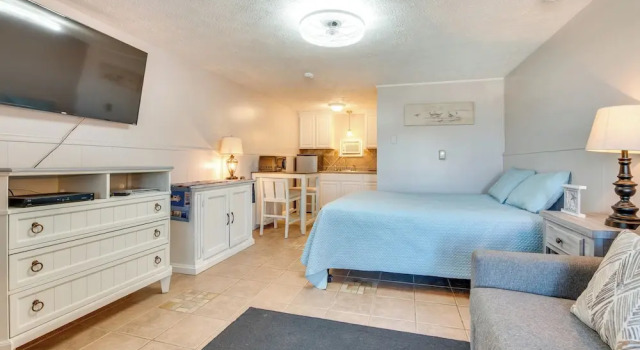 'beachfront 14' Condo on Old Orchard Beach, Buchen Sie Ferienwohnung Old Orchard Beach 