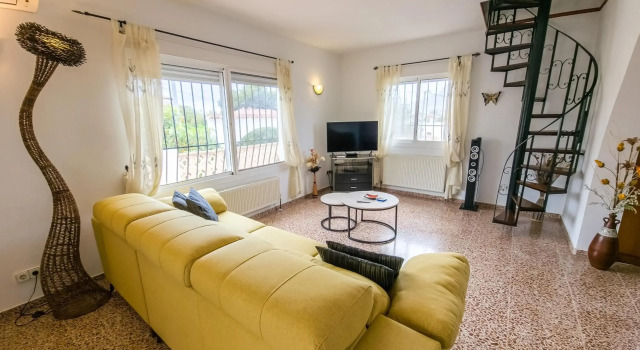 A012 - Acogedora casa de estilo tradicional con piscina privada en la Calalga Calpe