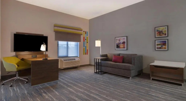 Четырёхместный люкс Hampton Inn & Suites Marina