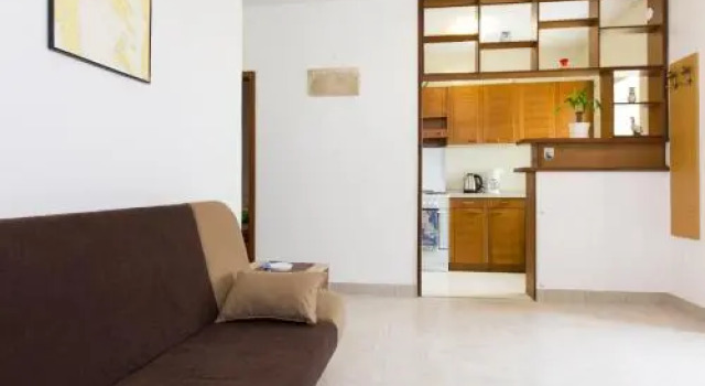 Holiday Home Mery, Prenota Appartamento Hotel a Isole Quarnerine con parcheggio, Parcheggio