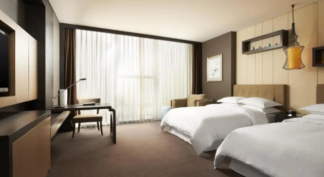 Клубный номер Deluxe Sheraton Shanghai Waigaoqiao Hotel