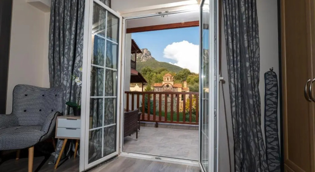 Полулюкс Famissi Eden Hotel
