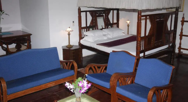 Люкс Classic Old Courtyard Hotel