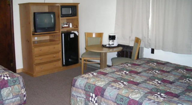 Трёхместный номер Standard Falls Motel
