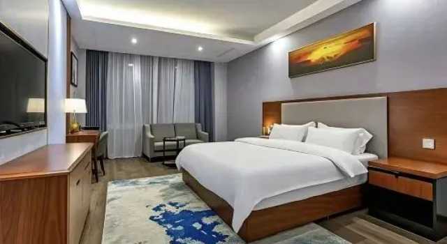 Люкс King's Park International Hotel