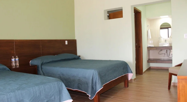 Четырёхместный семейный номер Standard с видом на город Hotel Casa Peregrina