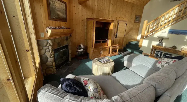 Коттедж Forest Ridge 2 Bedroom Home by RedAwning