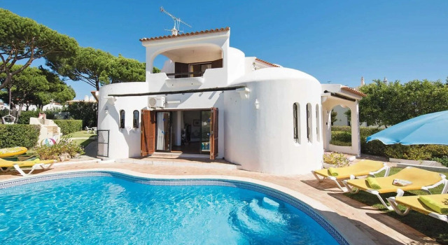 Вилла с 3 комнатами Residential Area, Private Pool, On-site Parking, Free AC & Wi-fi