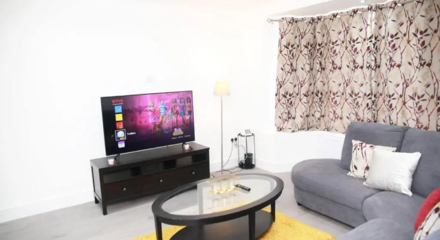 Deluxe 4-bed House Close2 Wembley Stadium