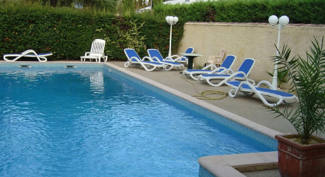 Трёхместный номер Standard Logis Hôtel Acotel Avignon Nord
