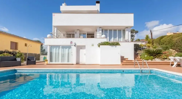 Villa Nuri in Blanes, Забронировать Вилла Отели в центре Бланес, в центре