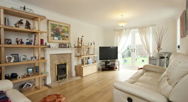 Burgess Hill Homestay, Забронировать Отель Отели Исторического графства Суссекса с парковкой, Парковка