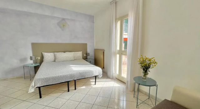 Четырёхместный номер Standard с видом на озеро Albergo Vittoria