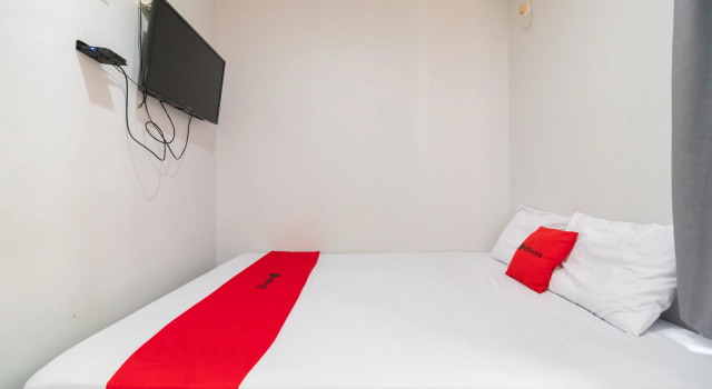 Номер Standard RedDoorz @ Tondano Benhil