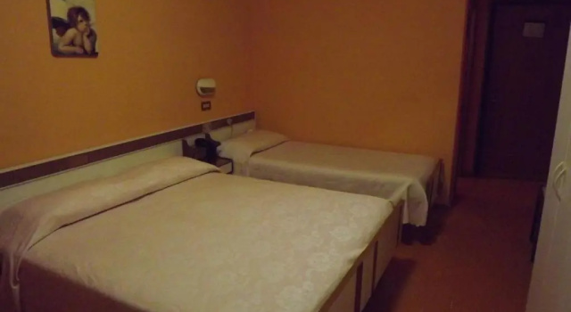 Трёхместный номер Standard Hotel Cristina