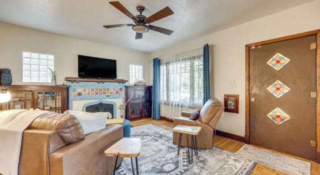 1 Mi to Riverwalk: Home w/ Fenced Yard in Pueblo, Buchen Sie Ferienhaus Galaţi 