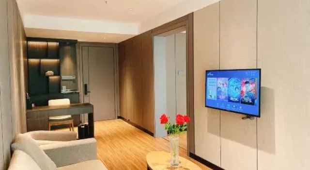 Двухместный семейный люкс с видом на озеро Pujin Hotel (Wuhan High Speed Railway Station Happy Valley Branch)