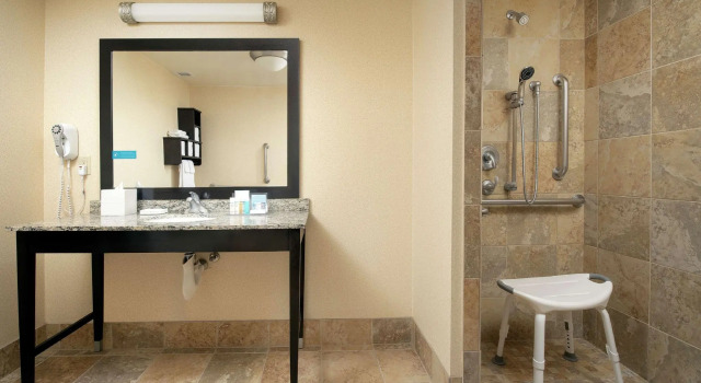 Четырёхместная студия Hampton Inn & Suites Seattle/Federal Way
