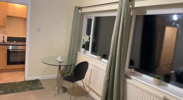 Modern Apt - City Views - Parking - Sleeps 3