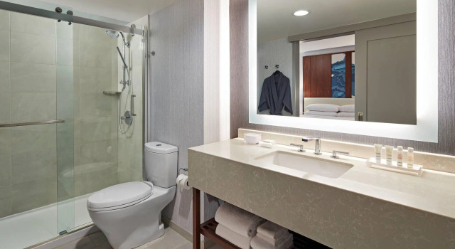 Четырёхместный люкс c 1 комнатой San Mateo Marriott San Francisco Airport