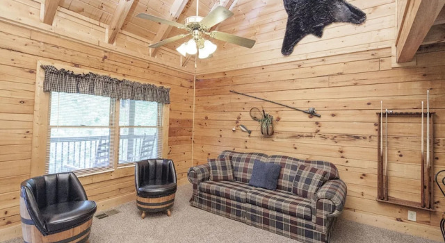 Bear Right Inn by Heritage Cabin Rentals