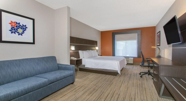Двухместный люкс Holiday Inn Express and Suites Silver Springs - Ocala by IHG