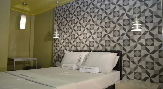 Номер Deluxe One Serenata Hotel Bacoor