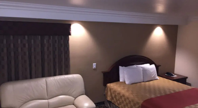 Двухместный номер Deluxe Ontario Inn & Suites