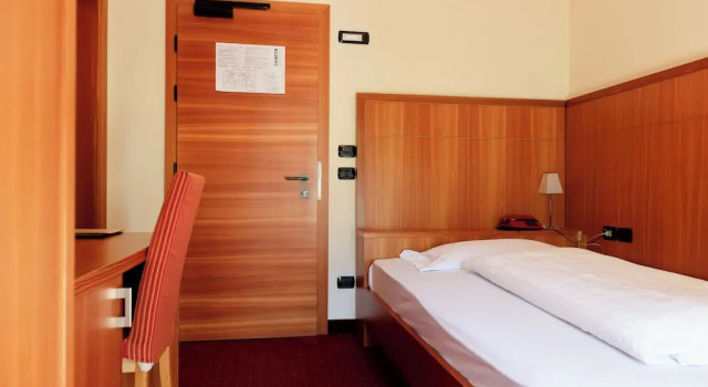 Standard Zimmer Hotel Touring