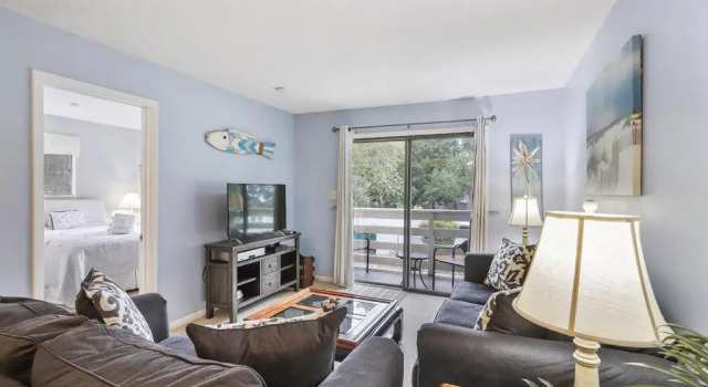 5 stars Peaceful Condo - 7 min walk to the beach