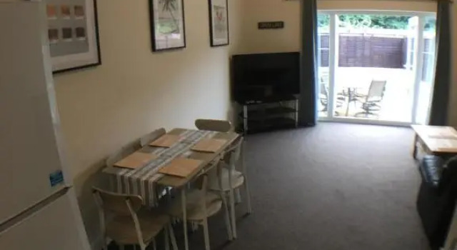4 Bedrooms, 3 Bathrooms, Comfy beds, 5 Netflix TVs & VAN PARKING
