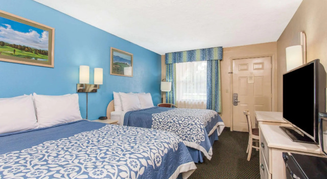 Четырёхместный номер Standard Days Inn by Wyndham Bradenton I-75