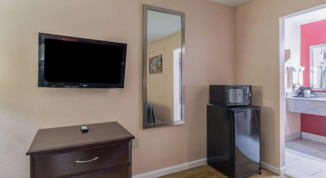 Четырёхместный номер Standard Quality Inn & Suites Bridge City Orange