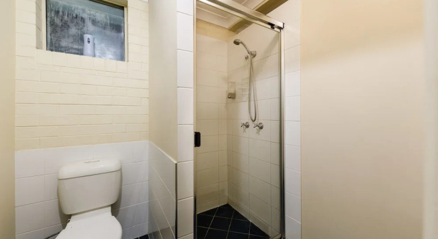 Кровать в общем номере Bowen Terrace Accommodation
