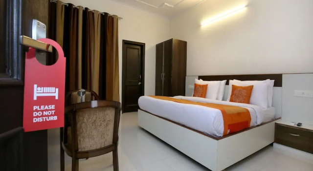 OYO 9922 Rishi & Kunal Guest House, Rezervovat Penzión Hotely v Panchkula s parkováním, Parkování