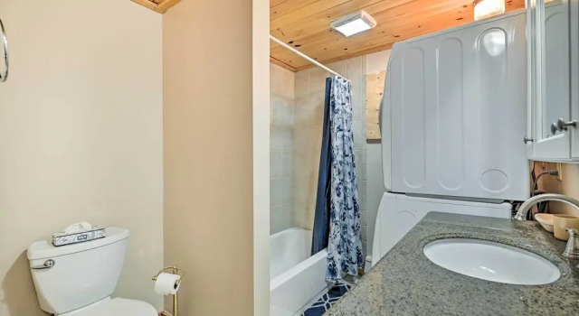 West Dover Home w/ Deck ~ 2 Mi to Mount Snow!