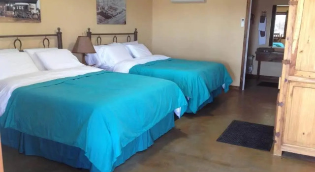 Четырёхместный номер Deluxe HH Creek Inn