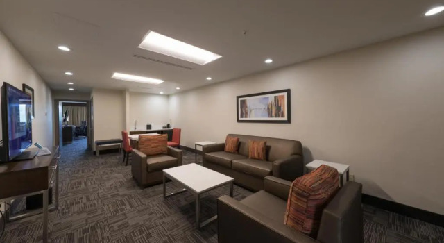 Двухместный люкс c 1 комнатой Holiday Inn Brookfield - Milwaukee by IHG