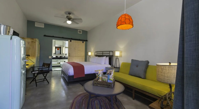 Двухместный номер Standard с балконом Lone Star Court, by Valencia Hotel Collection