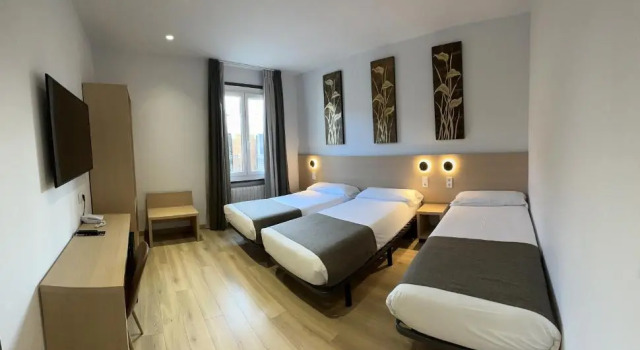 Трёхместный номер Superior Hostal Abadia Madrid