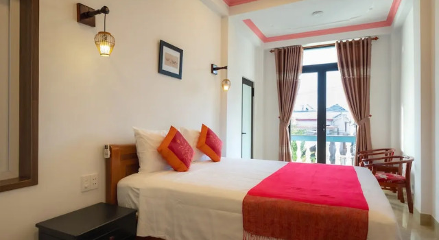 Номер Deluxe с балконом Hung Do Beach Homestay