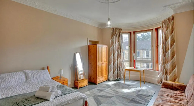Апартаменты Spacious 3-Bed Apartment for Small Large Groups Close to BBC SSE Central Glasgow West End Free Parking
