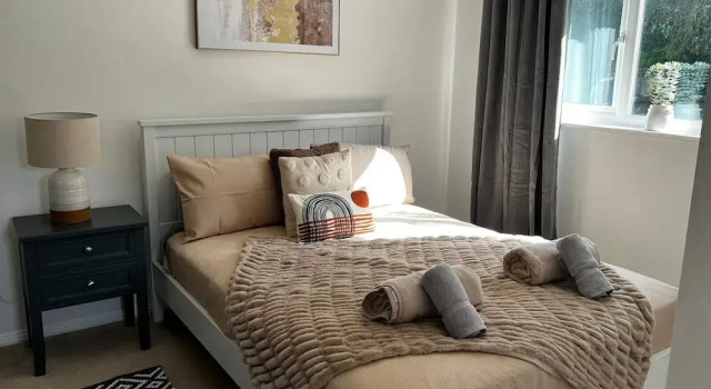 Luxury 4 bed House Sleeps 8, Enjoy in Comfort, Забронировать Отель Отели в центре Бридженд, в центре
