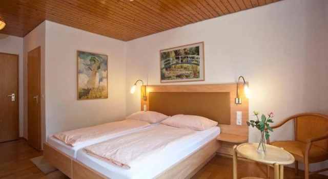 Krone-Dorfkrug, Prenota Hotel Bietigheim-Bissingen 