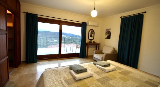 Villa With Fantastic Views in a Prime Location in Kas Peninsula, Забронировать Вилла Отели провинции Антальи с парковкой, Парковка