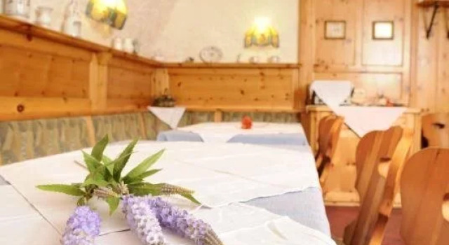 Gasthof Hotel Zur goldenen Krone, Book Hotel Furth bei Goettweig 