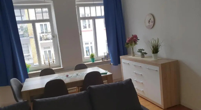 Апартаменты 3-Zimmer Altbau mit Balkon OG3 links