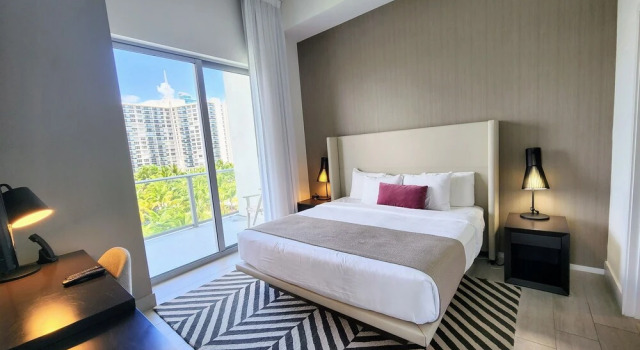 Номер Standard с видом на канал HH Exclusive Condos by Cielo Stays